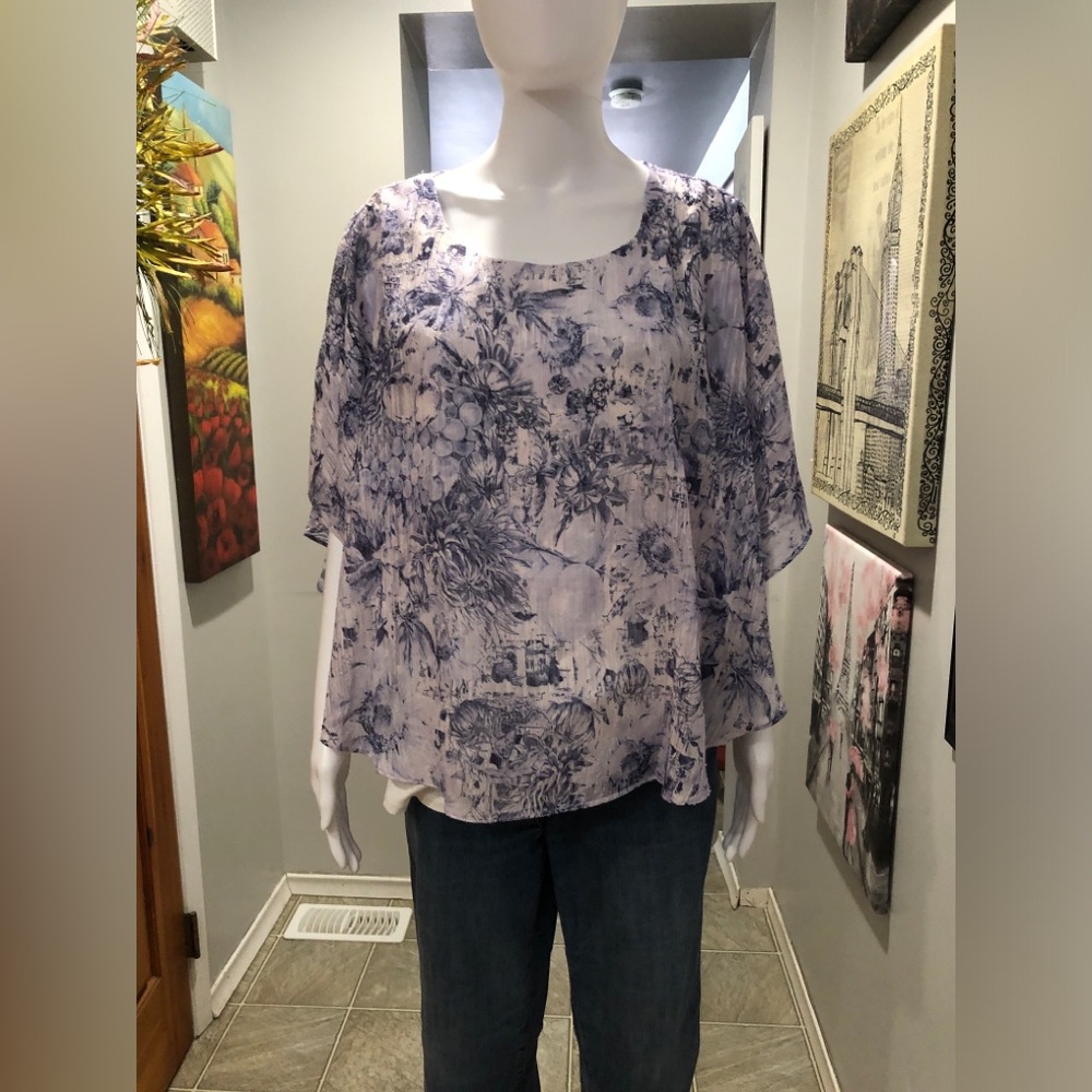 Floral Print Women's Layered Top
EDIN brand
Size OS
